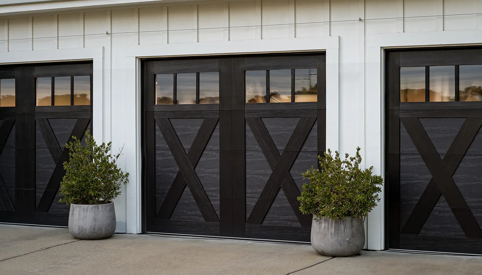 CR4L-D21-REC13-AFP143L Canyon Ridge® 4-Layer garage door in Design 21 with REC13 windows in Black