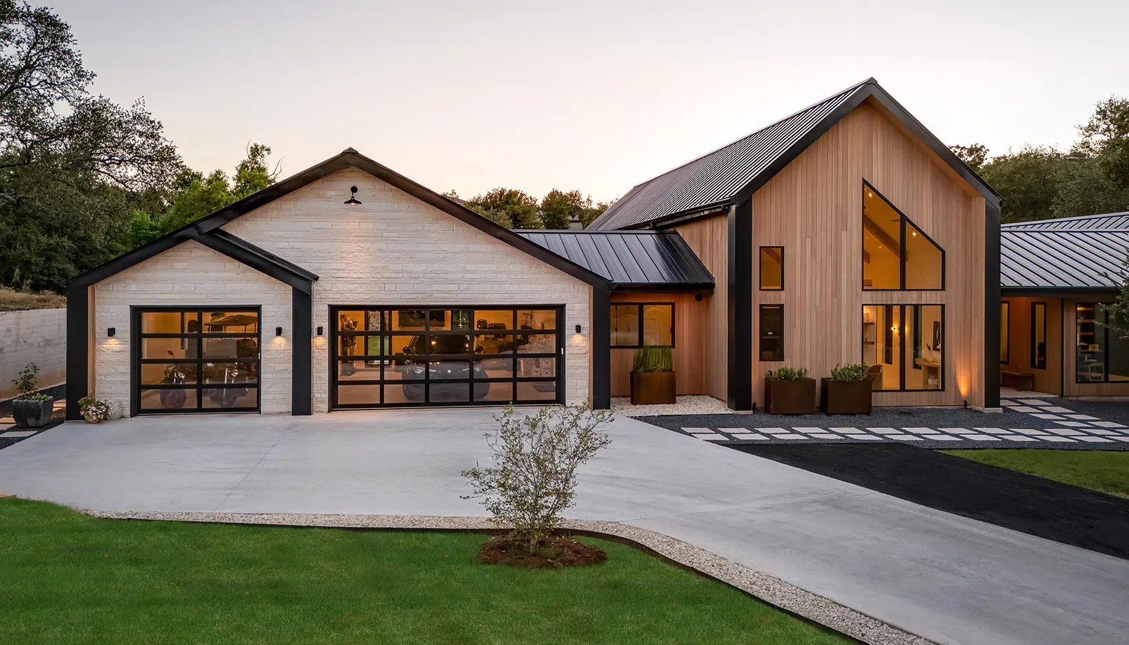 AvanteAX-Austin-Bronze-AF132L Avante garage door